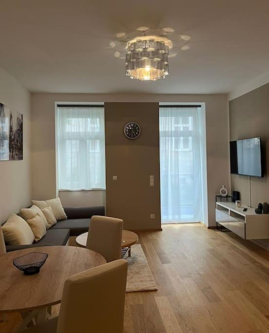 New Design Wohnung-Wien ภายนอก รูปภาพ